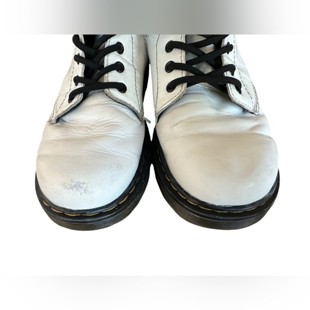 Vintage Dr. Martens Women White Combat Boots Lace Up Size 5 Scuffed B6 - Picture 8 of 8